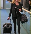 eliza-taylor-danielle-panabaker-leave-vancouver-for-home-11.jpg